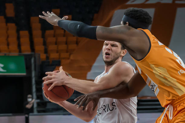 的对战不仅 的对战不仅